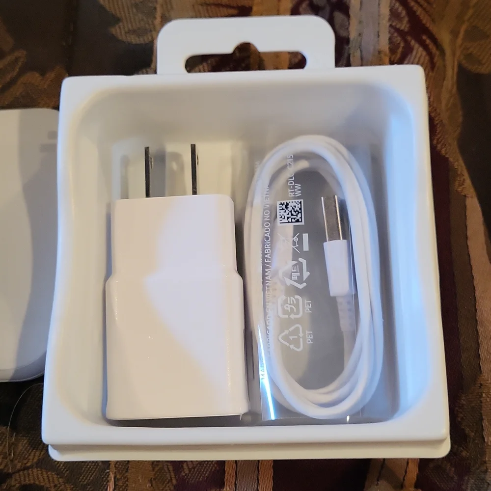 Samsung Hp dec 10 new boxed amazing wireless charger boxed tagged